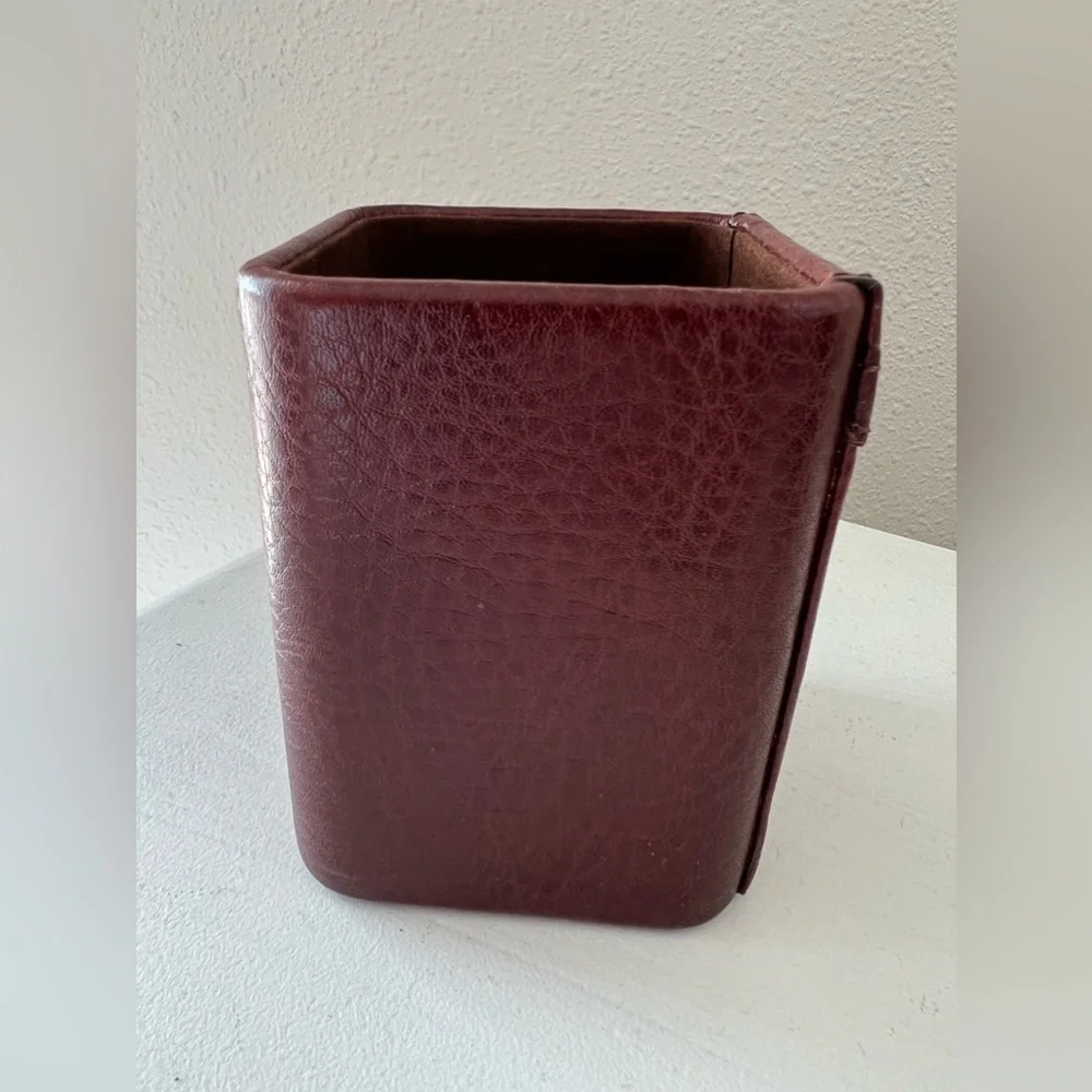 Dacasso | Brown Leather Luxury Desk Accessory Pen Cup Office